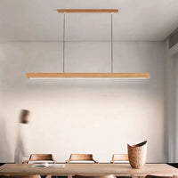 Suspension linéaire LED Alba bois clair dans une salle à manger